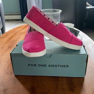 Tom’s Girls Canvas Shoes Youth 4.5